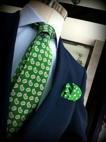 Зеленый галстук и платок